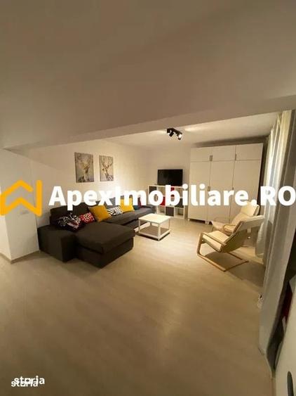 Apartament cu 3 camere semidecomandat, mobilat în Tineretului