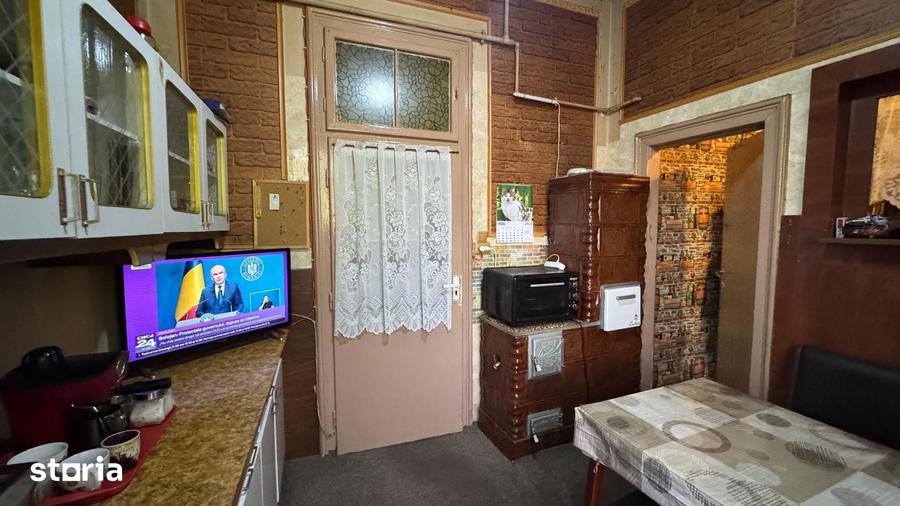 Apartament cu 4 camere semidecomandat în Elisabetin