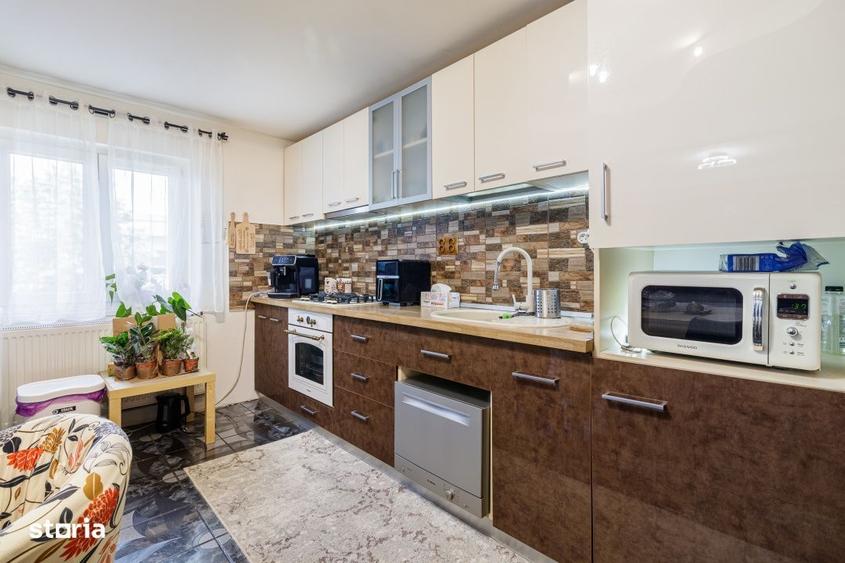 Apartament cu 3 camere decomandat, mobilat în Baicului