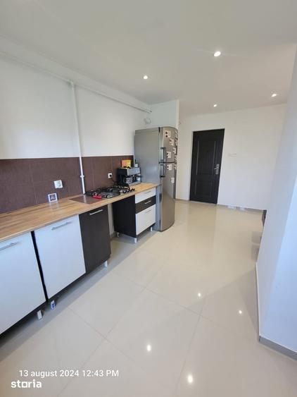 Apartament cu 3 camere decomandat în Micro 3