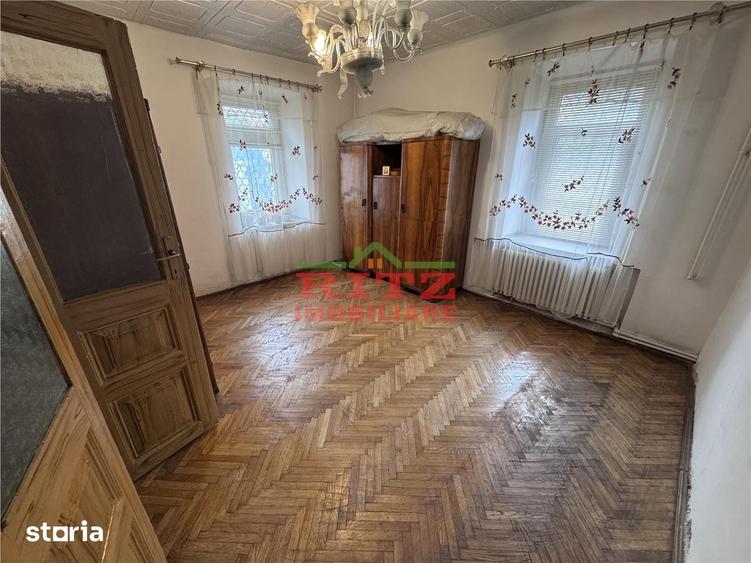 Casă cu 7 camere cu Teren 938 Mp în Central