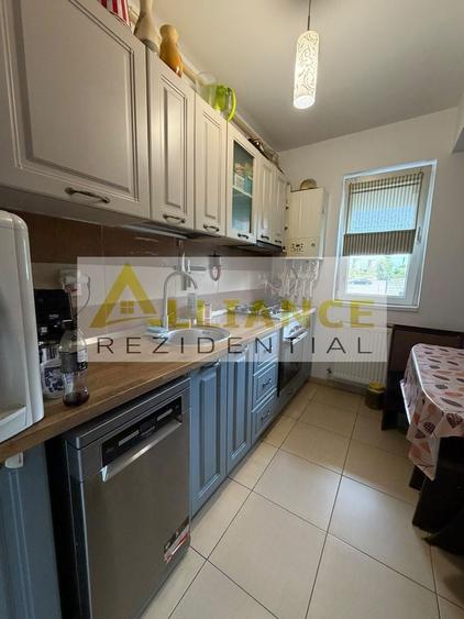 Apartament cu 3 camere decomandat în Berceni