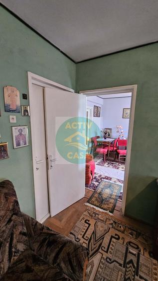 Apartament cu 3 camere decomandat în Est