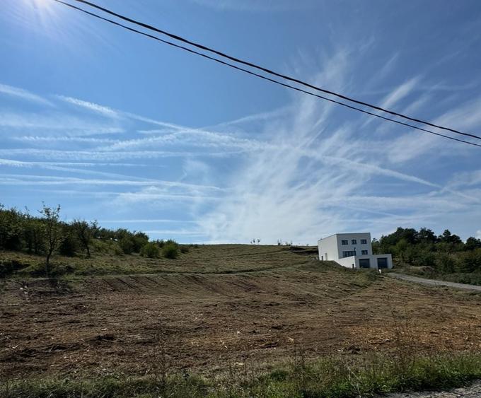 Teren intravilan de 650 mp, în 700