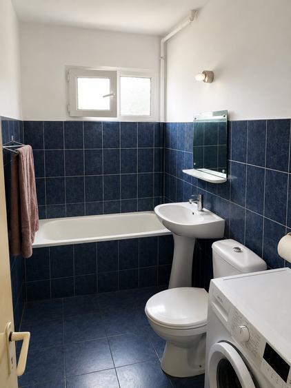 Apartament cu 3 camere nedecomandat, mobilat în Podu Roș