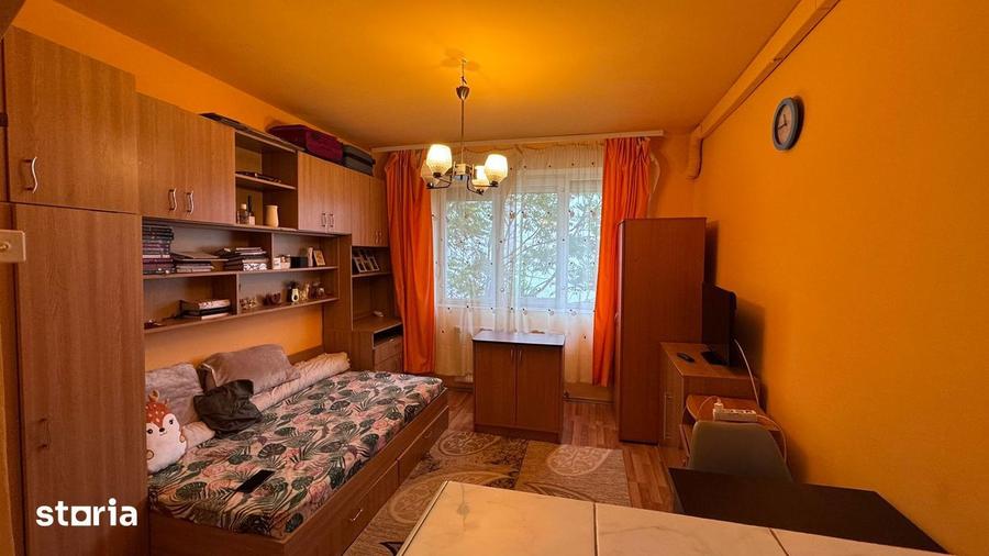 Garsoniera de vanzare, str. Poieni?ei - 1