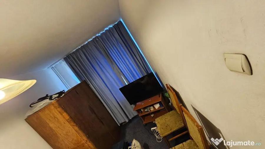 Apartament cu 3 camere semidecomandat în Cina
