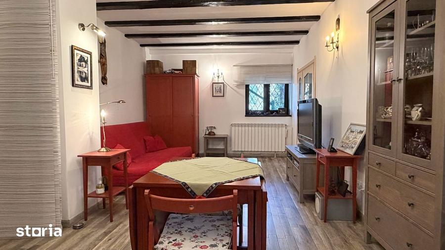Apartament cu 3 camere, mobilat în Castelul Peleș