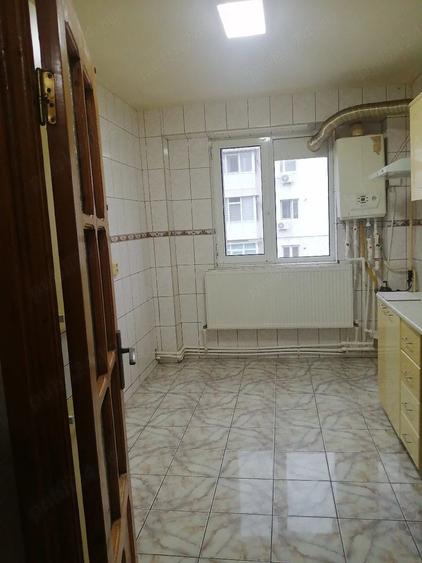 Apartament cu 4 camere decomandat în Viziru 3