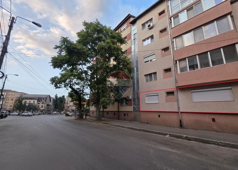 Apartament cu 2 camere semidecomandat, mobilat în Dâmbovița