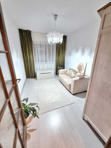Apartament cu 3 camere decomandat în Faleză