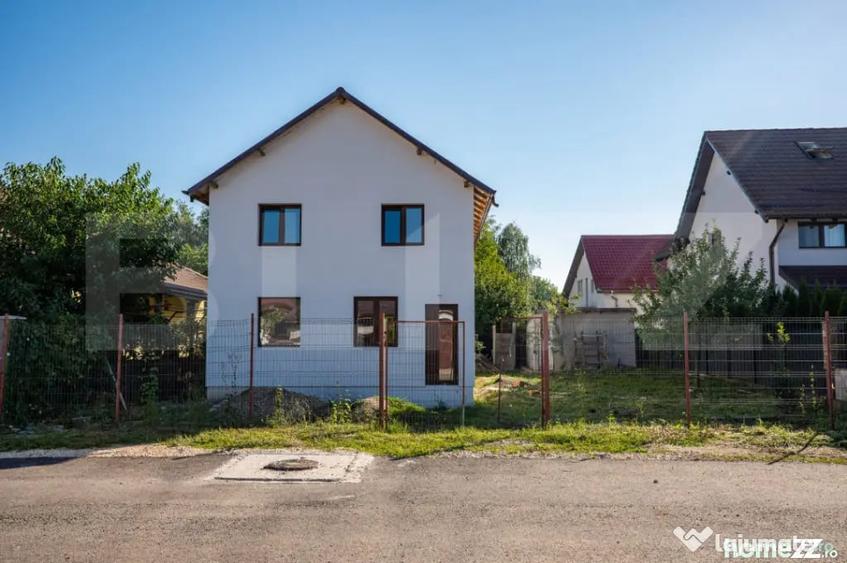 Casă cu 4 camere cu Teren 420 Mp în Stupini