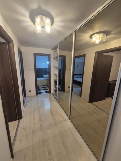Apartament cu 3 camere decomandat în Micro 3