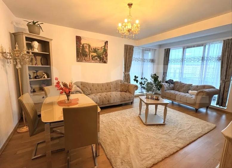Penthouse cu 3 camere decomandat, mobilat în Central