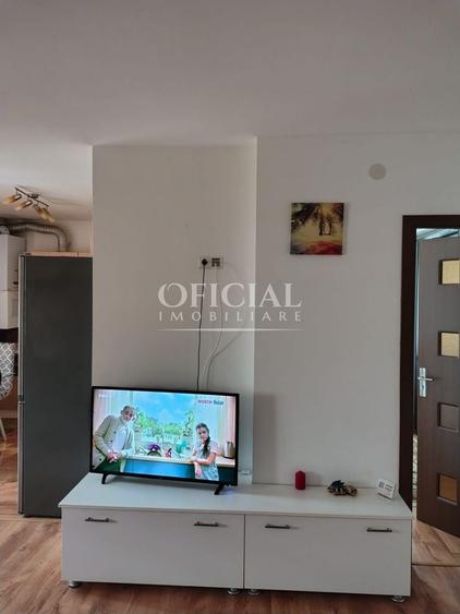 Apartament cu 3 camere semidecomandat, mobilat în Florești
