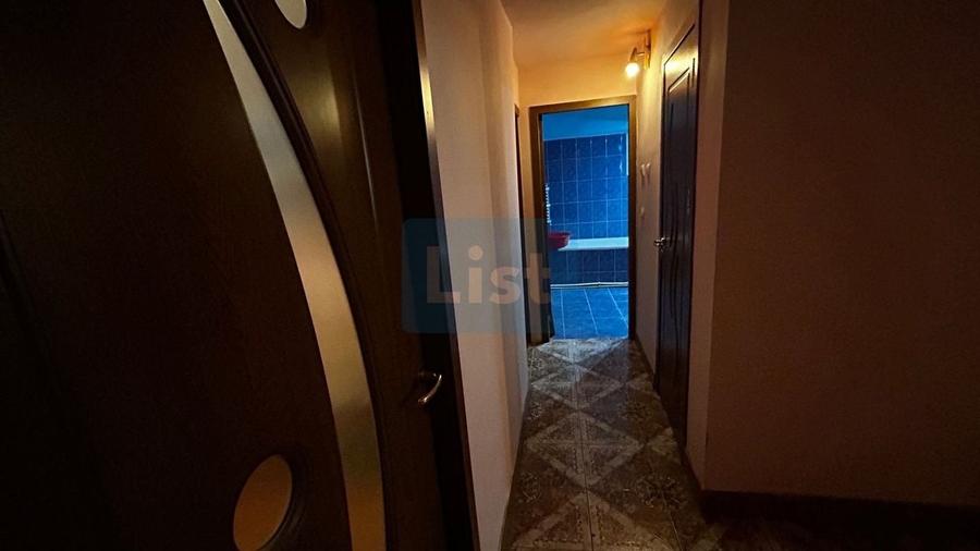 Apartament cu 3 camere semidecomandat, mobilat în Gară