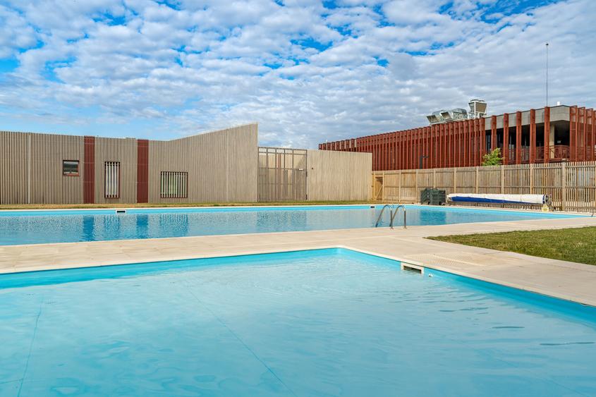 Duplex cu 4 camere cu Piscina în Poșta