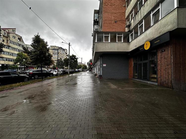 Spatiu comercial vitrat, 52mp, sos. Pacurari, zona postei - 8