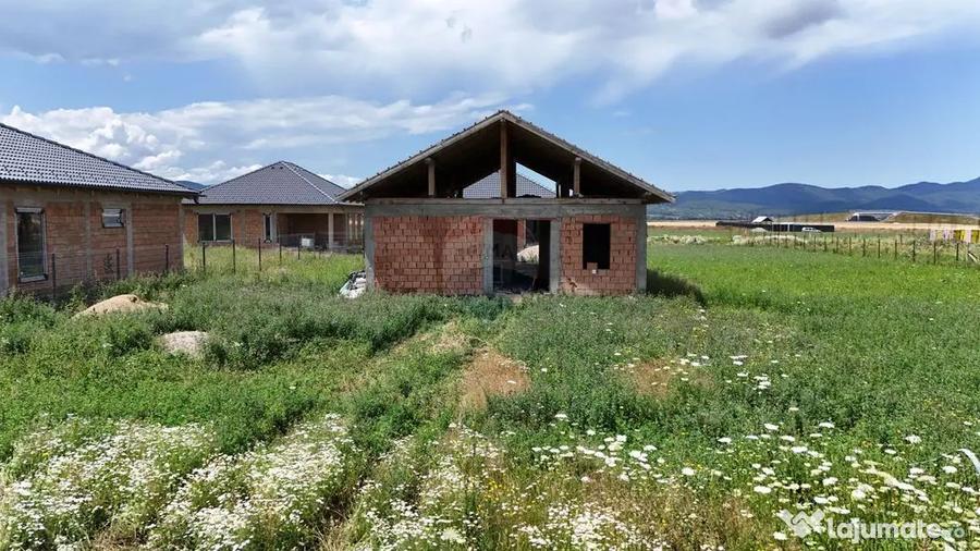 Casă cu 3 camere cu Teren 500 Mp în Cristian