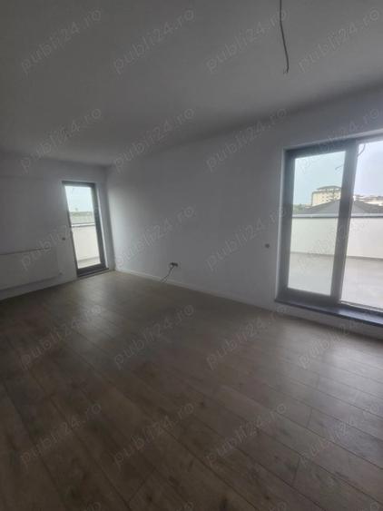 Apartament cu 4 camere decomandat în Dobroești