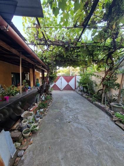 Casă individuală cu 4 camere cu Canalizare în Colentina