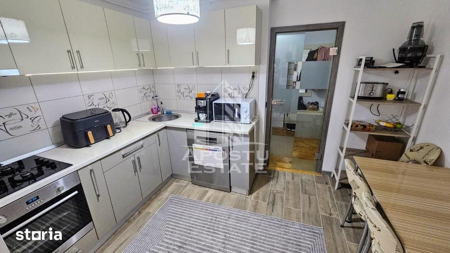 Apartament cu 3 camere decomandat în Lipovei