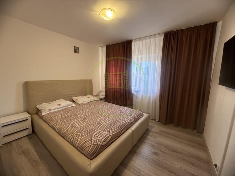 Apartament cu 3 camere decomandat, mobilat în Craiovița Nouă