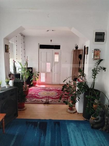 Casă individuală cu 6 camere cu Teren 3500 Mp în Florești