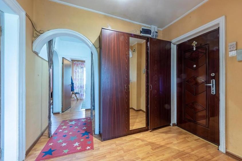 Apartament cu 3 camere în Berceni