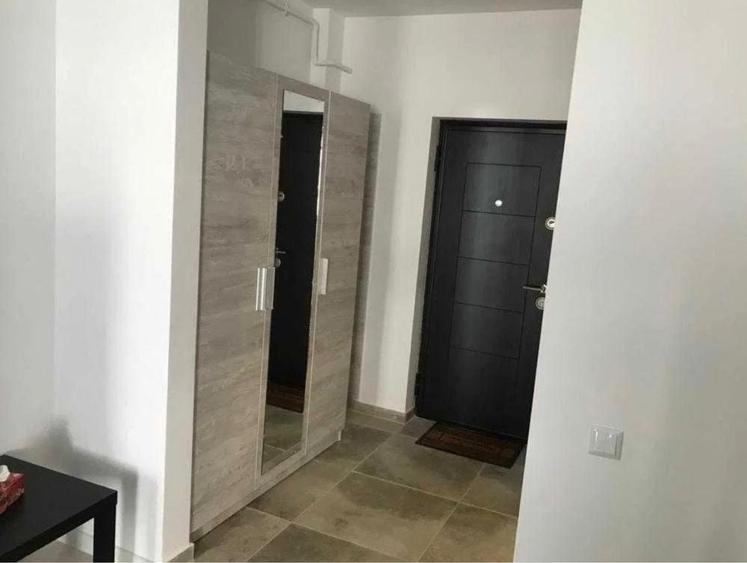 Garsonieră în Roșu