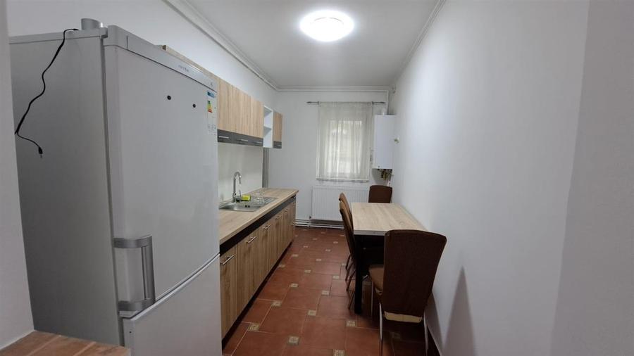 Garsonieră decomandată, mobilată în Răcădău