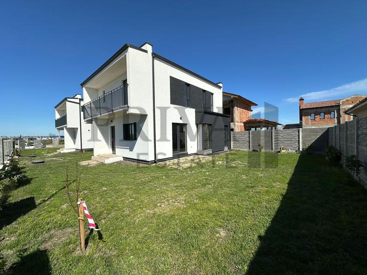 Casă individuală cu 5 camere cu Canalizare în Dumbrăvița