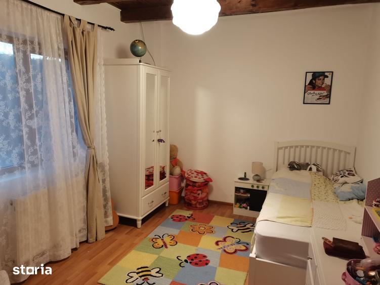 Casă cu 5 camere cu Teren 1000 Mp în Aninoasa