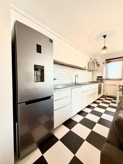 Apartament cu 3 camere semidecomandat, mobilat în Băneasa