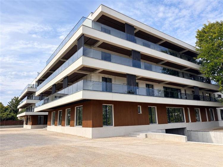 Apartament cu 4 camere decomandat în Pipera