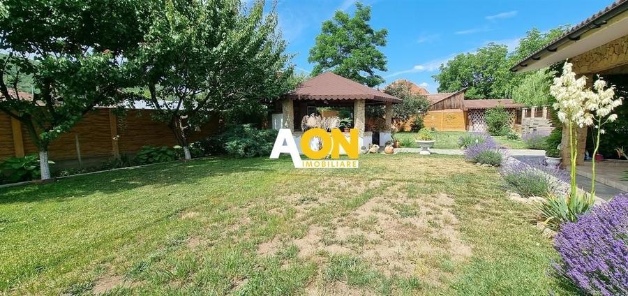 Casă individuală cu 4 camere cu Canalizare în Șard