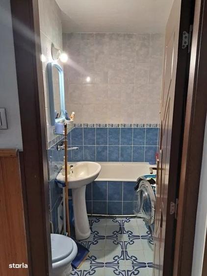 Apartament cu 3 camere decomandat în Rovine