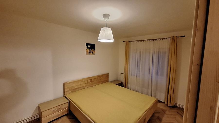 Apartament cu 4 camere decomandat, mobilat în Aradului
