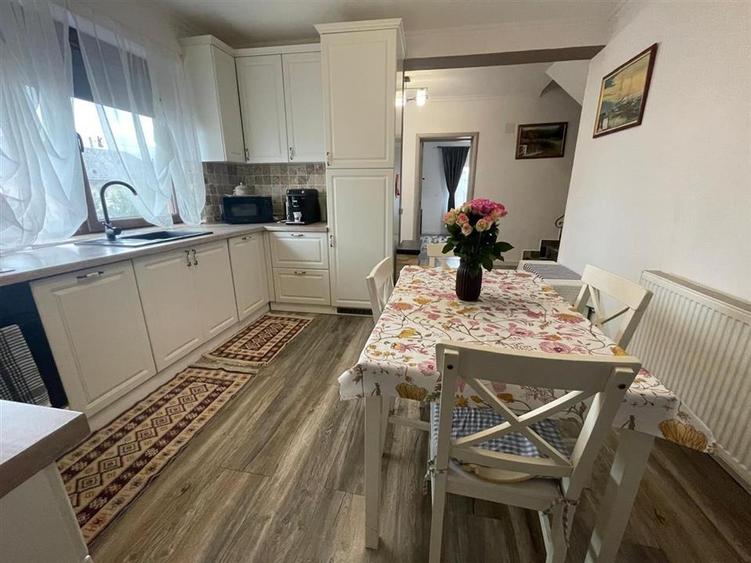 Casă cu 4 camere cu Teren 390 Mp în Oșorhei