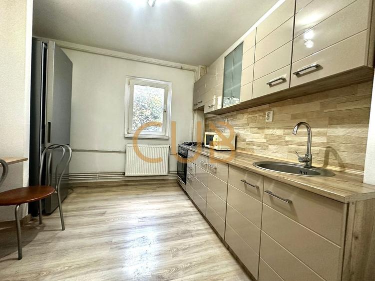 Apartament cu 3 camere decomandat, mobilat în Lipovei