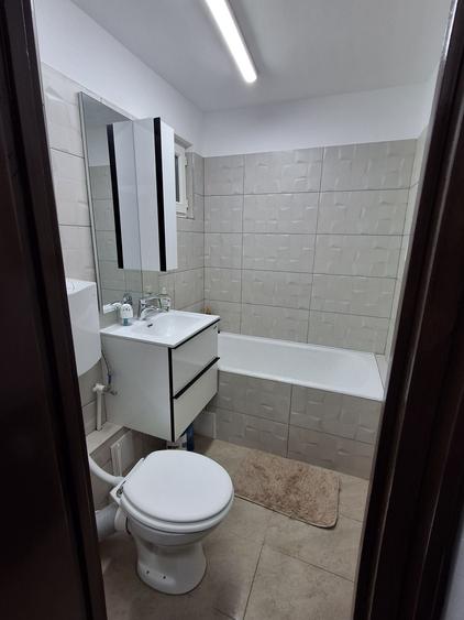 Apartament cu 2 camere semidecomandat în Giurgiului