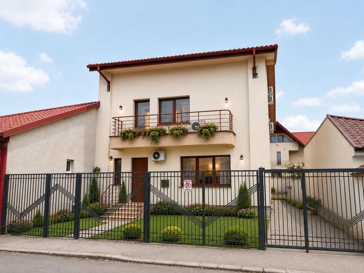 Casă individuală cu 8 camere cu Canalizare în Ion Creangă