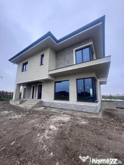 Casă cu 5 camere cu Teren 500 Mp în Central