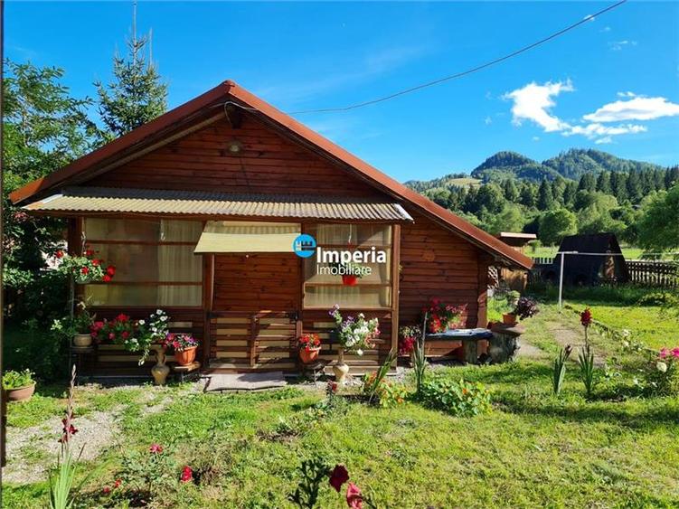 Teren extravilan de 4544 mp, în Est