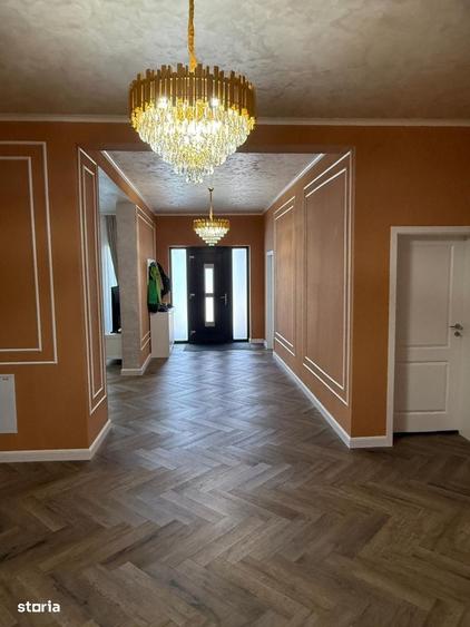 Casă cu 4 camere cu Piscina în Strejnicu