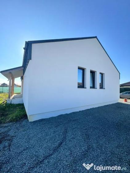 Casă cu 4 camere cu Teren 475 Mp în Mocira