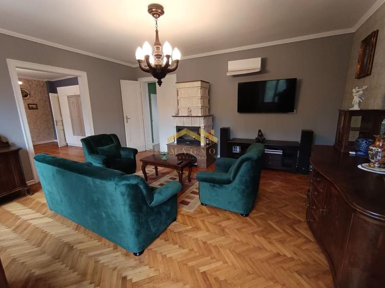 Apartament cu 3 camere decomandat, mobilat în Intim