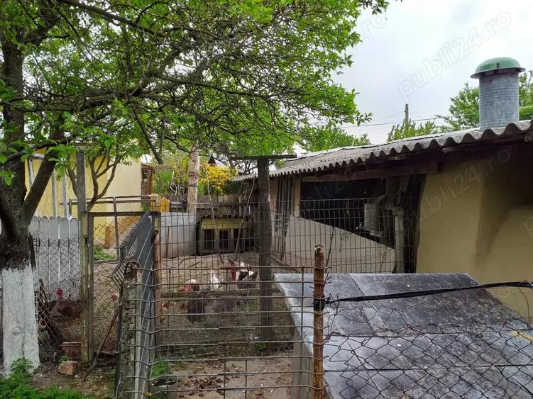 Casă cu 4 camere în Sărățeni