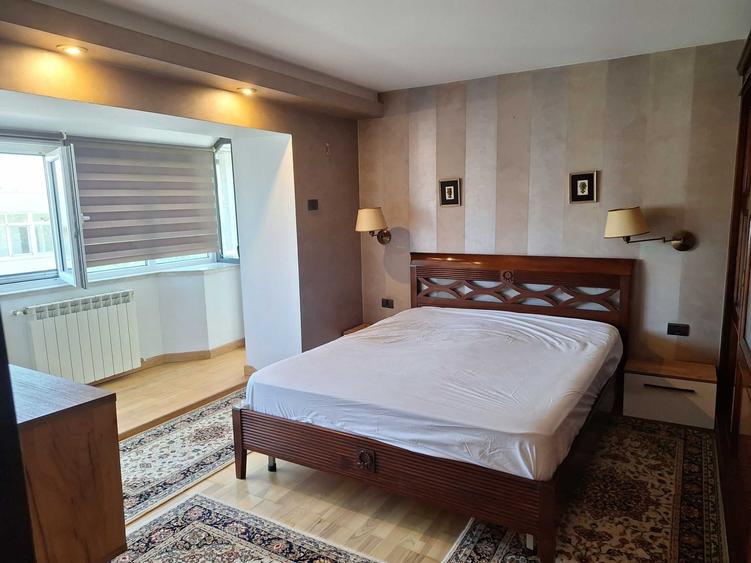 Apartament cu 4 camere decomandat în Albești