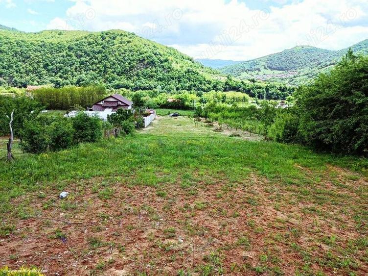Teren de 5500 mp, în Central